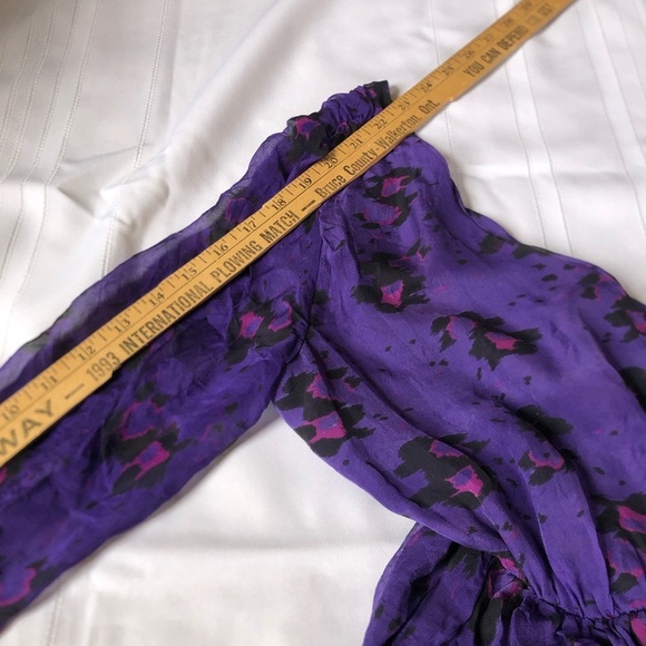 ARYN K Deep V Patterned Silk Top - Picture 11 of 14